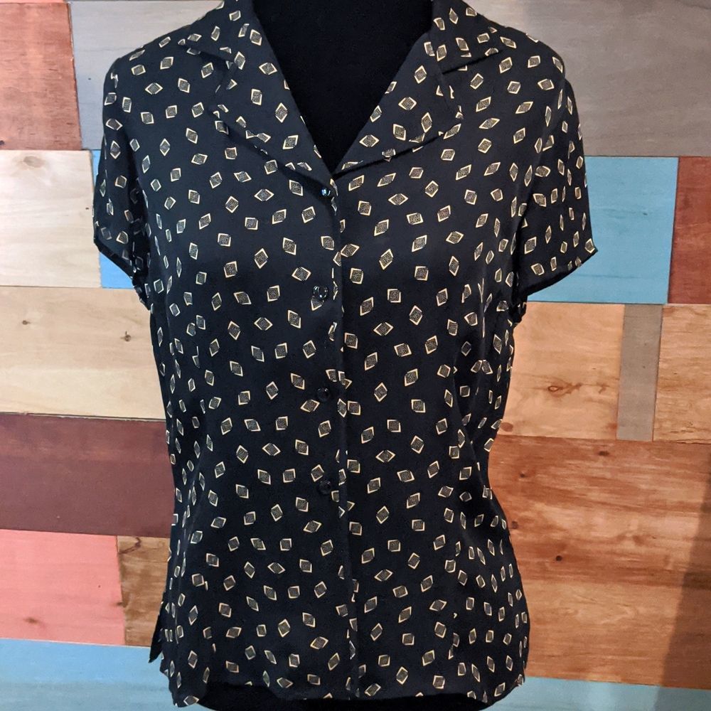 Vintage 100% silk size 6 Jones New York button-down blouse